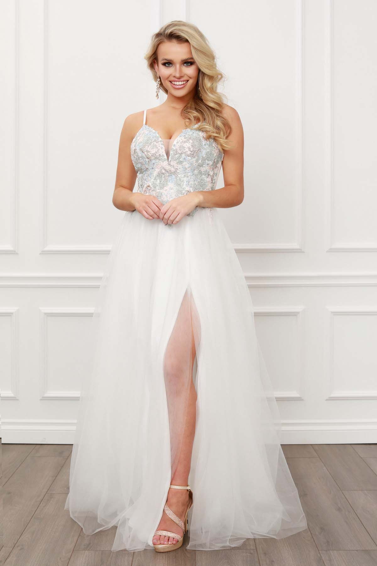 SLEEVELESS V NECK MULTI-LACE APPLIQUES TULLE A-LINE GOWN