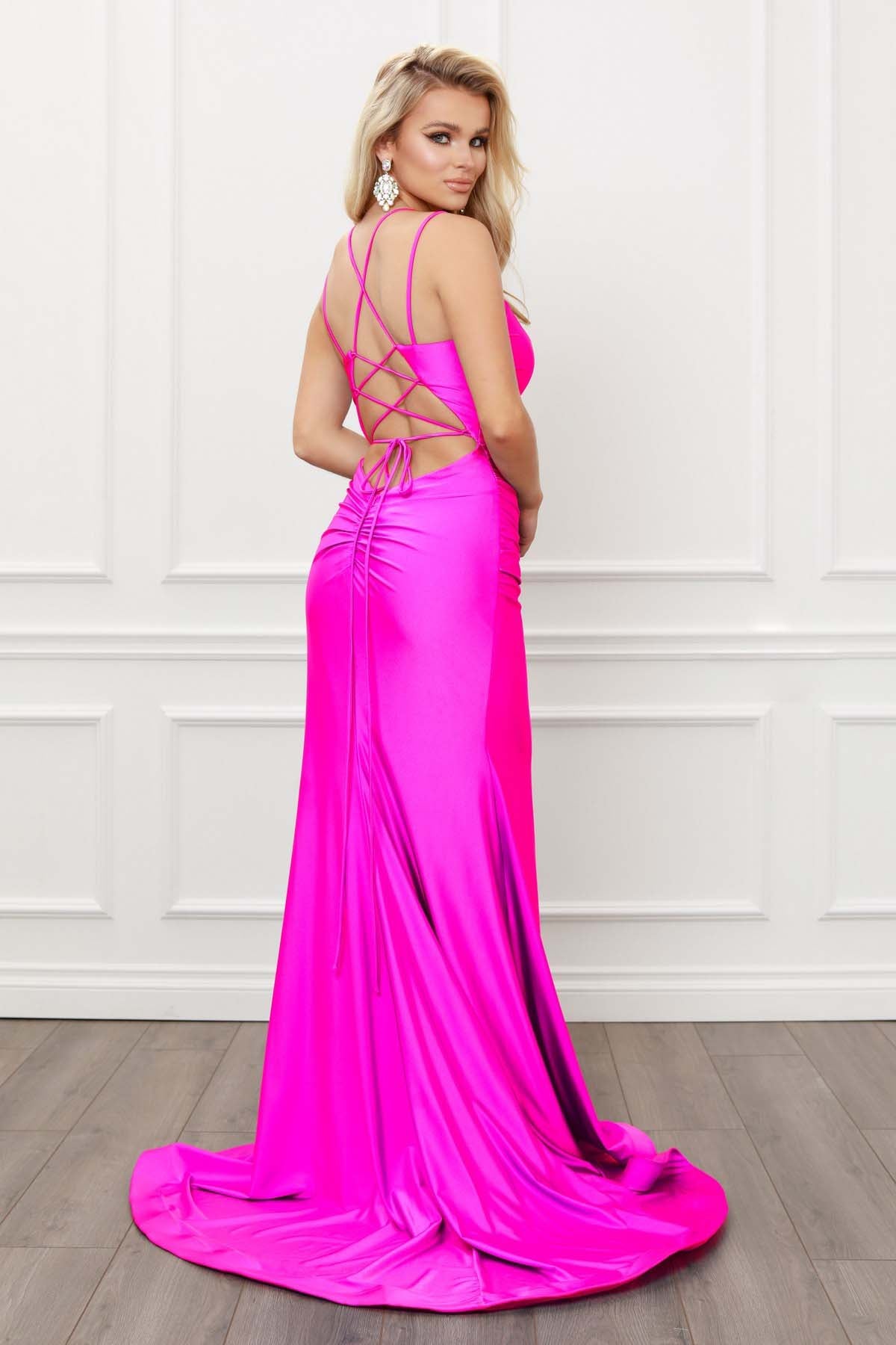 GORGEOUS SCOOP NECK WITH SPAGHETTI STRAPS FITTED GOWN